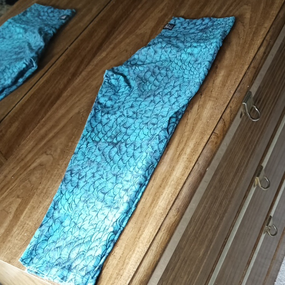 LalaLand Dazzling Blue Mermaid Scale Crop Leggings